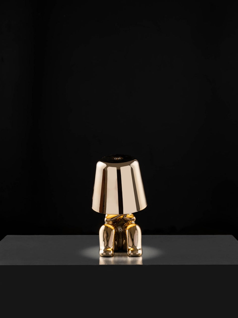 Hdc Nordic Golden Sitting & Thinking Luxury Portable LED Desk Lamp Cafe Bar Restaurant Sitting Stylish Little Golden Man Home Decoration Night Light