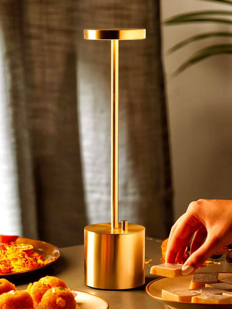 Hdc Wireless Table Lamp, Rechargeable Battery LED Desk Lamp with Touch Control and 3 Color Stepless Dimming,USB Charging Portable Lamp for Restaurant/Camping/Bar/Bedroom