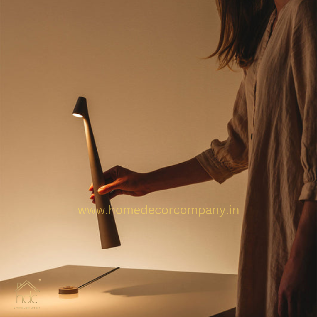 HDC Table Lamp LED Touch Sensor Desktop Night Light Rechargeable Wireless Reading Lamp for Restaurant Hotel Bar Bedroom Decor Light