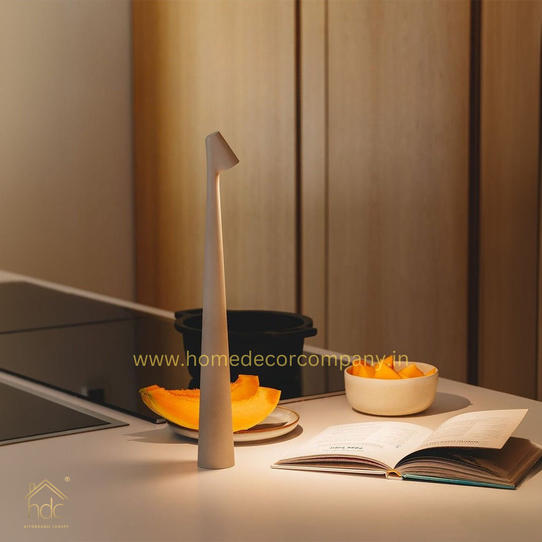 HDC Table Lamp LED Touch Sensor Desktop Night Light Rechargeable Wireless Reading Lamp for Restaurant Hotel Bar Bedroom Decor Light