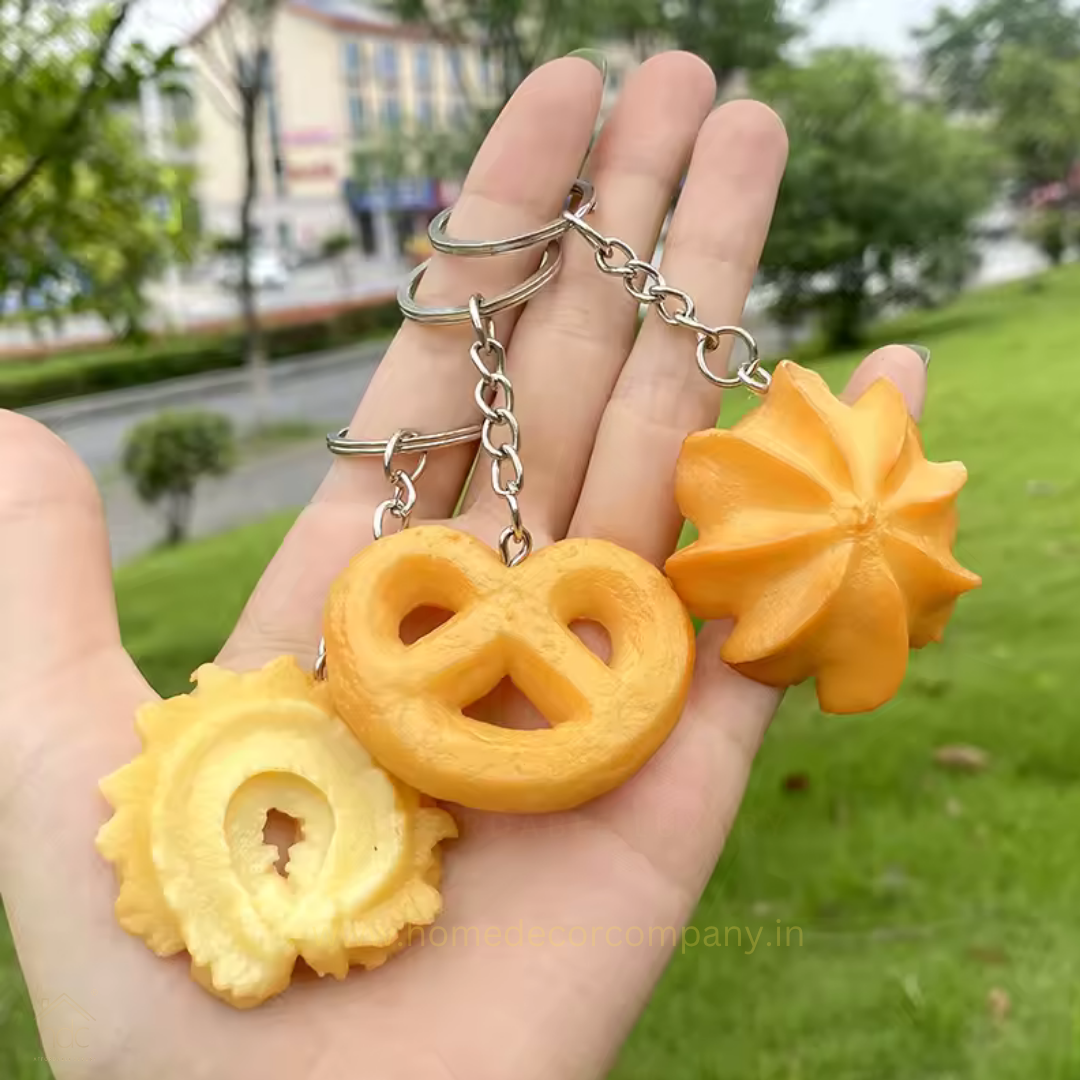 HDC Elegant Pretzel Charm Keyring | Premium Gift Accessory