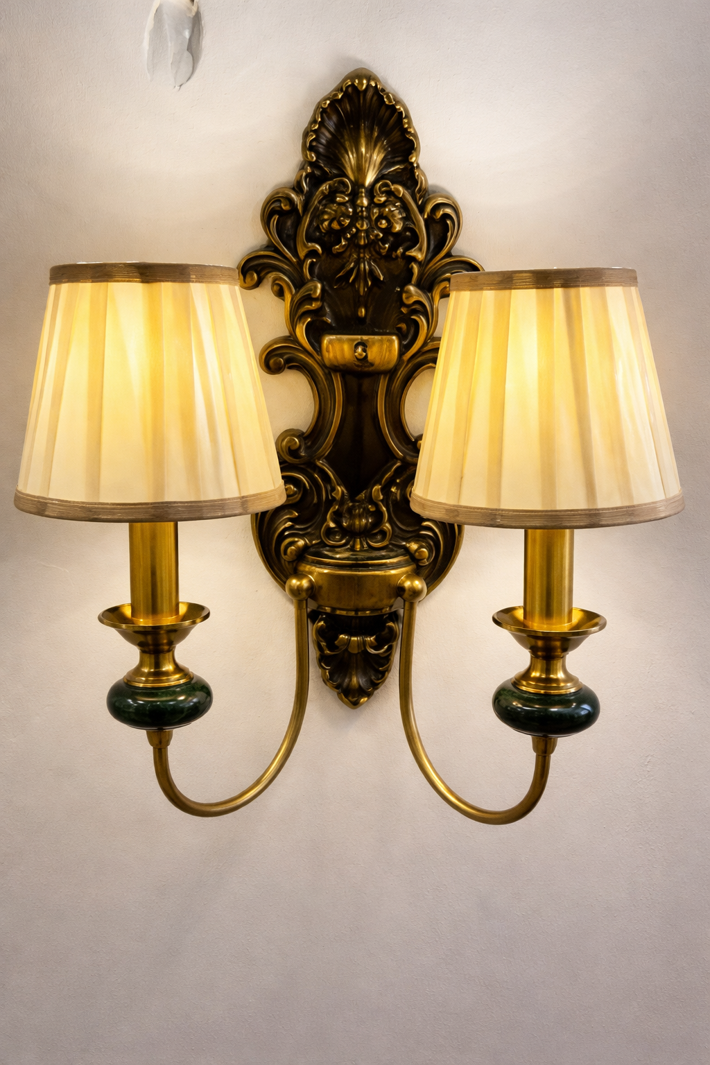 HDC Luxury Dual Shade Classic Wall Light for Living Room