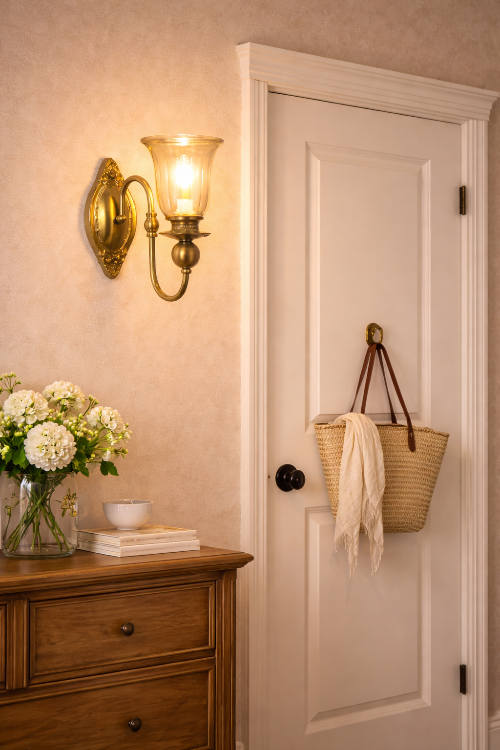 HDC Vintage Brass Finish Wall Light with Glass Shade