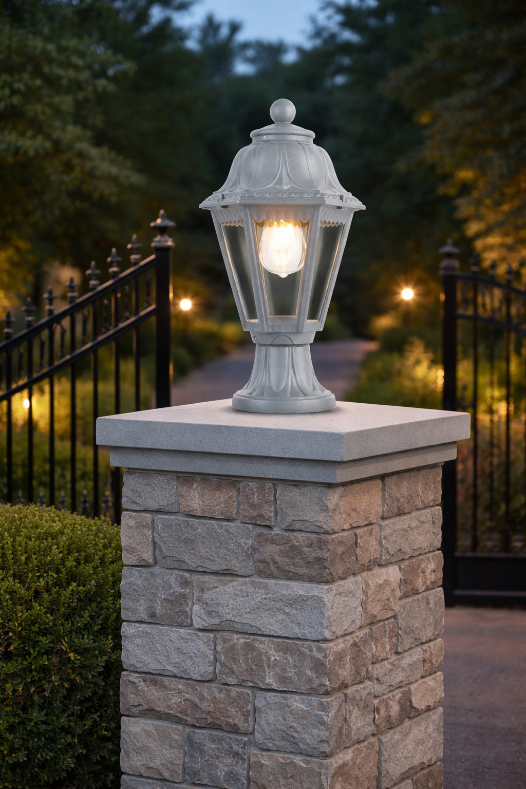 HDC Classic Black Outdoor Gate Light for Garden & Landscape Lighting