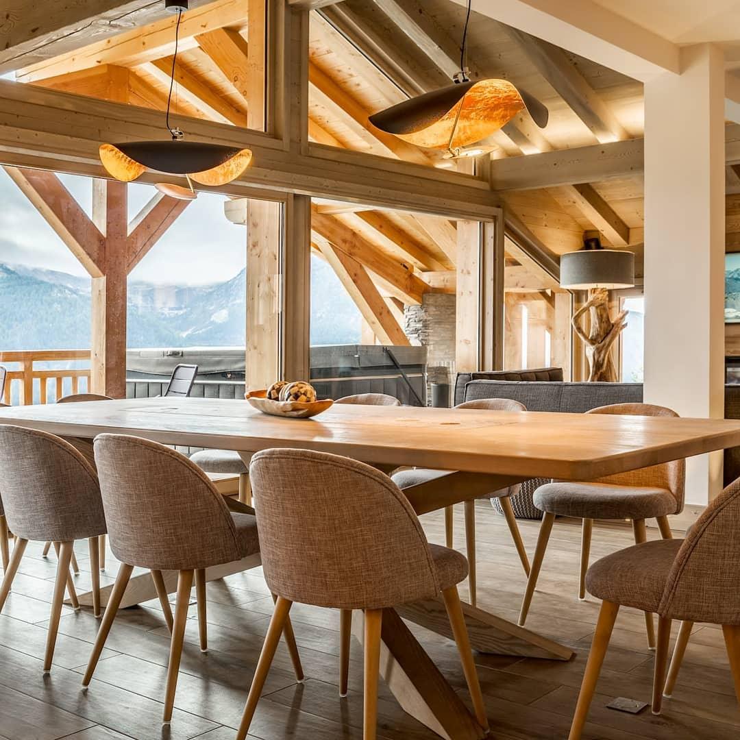 HDC Black & Gold Modern Sculpted Metal Pendant Light For Living Room