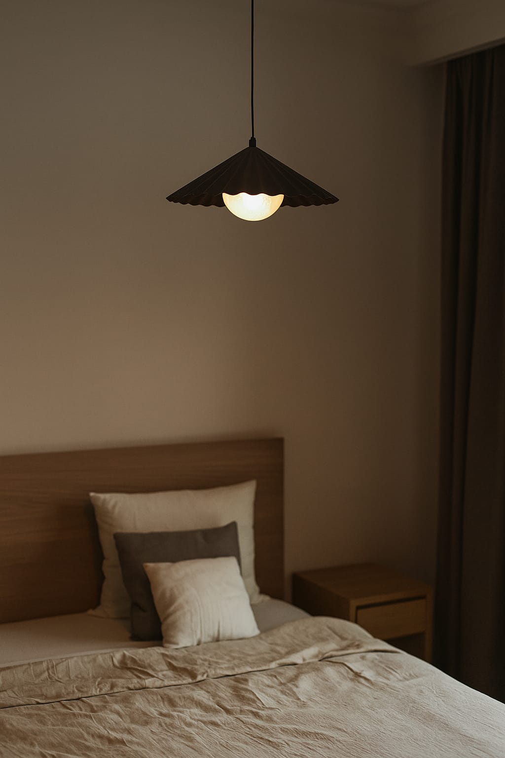 HDC Modern Pleated Metal Pendant Light for Bedroom, Living Room